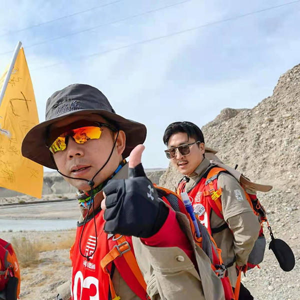 El fundador de Highbright, Richard Ling, cruzó el desierto 58 km en dos días